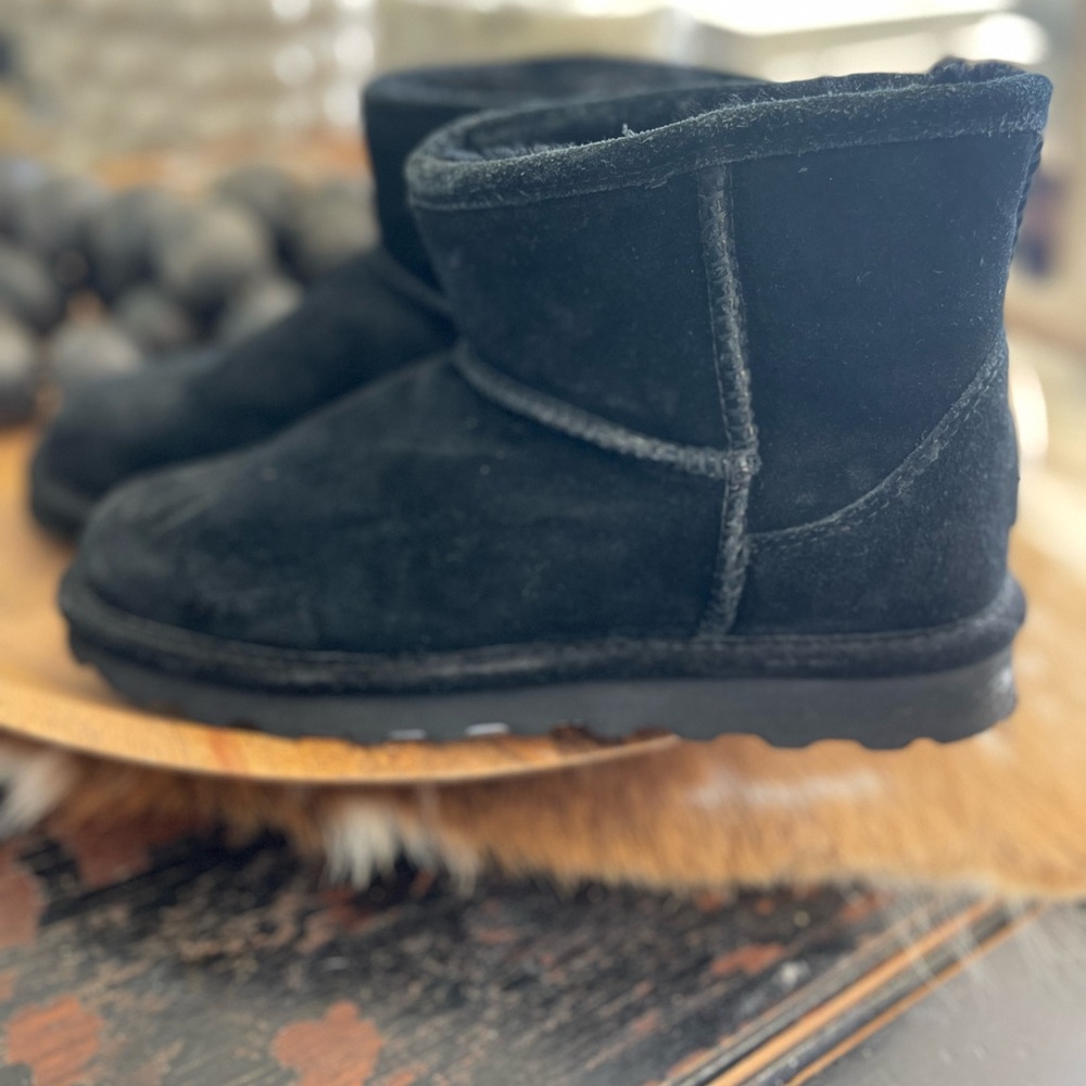 Black Bearpaw Boots